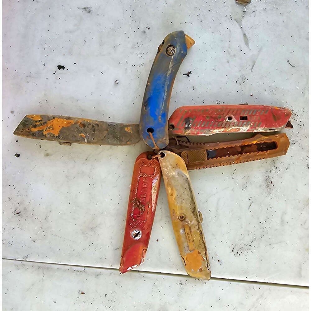 Lot of 5 Utility Knives Box Cutters, Steel Blades, Metal Handles, Multicolor